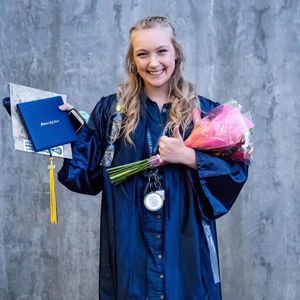 Meet your Posher, Alexis